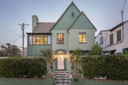 Constance Wu has gathered a net worth of $6 million in 2021.